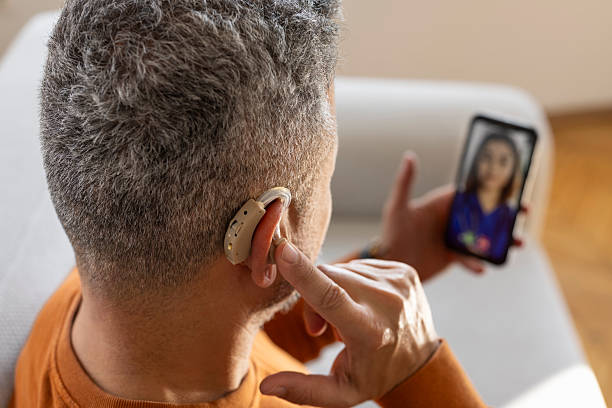 Hörgeräte für Gespräche – Verbesserung der Kommunikation in herausfordernden Umgebungen Hörgeräte für Gespräche – Verbesserung der Kommunikation in herausfordernden Umgebungen