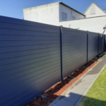 Blickdichte Zäune aus Aluminium